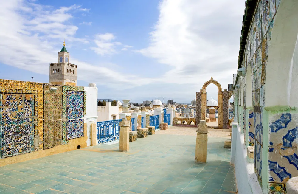 https://reizen.sultantravel.nl/wp-content/uploads/2024/09/architecture-terrace-Tunisia-Tunis.webp